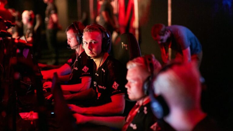 Astralis DreamHack Open Fall 2020 Büyük Finaline Çok Yakın!